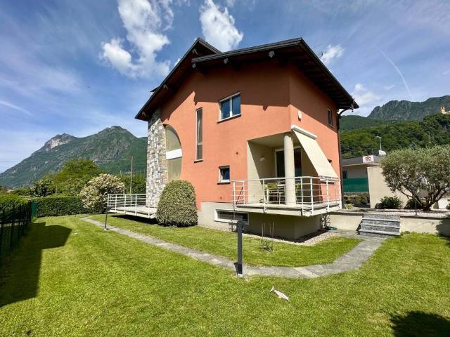 Villa Indipendente in vendita a Carlazzo, Lombardia