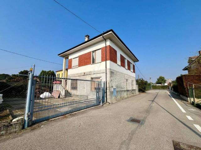 Villa Indipendente in vendita a Carmagnola, Torino