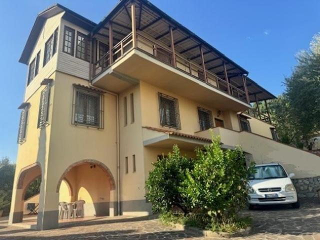 Villa Indipendente in vendita a Carmignano, Prato