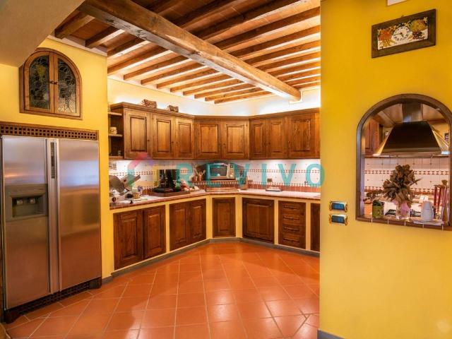 Villa Indipendente in vendita a La Serra, Carmignano