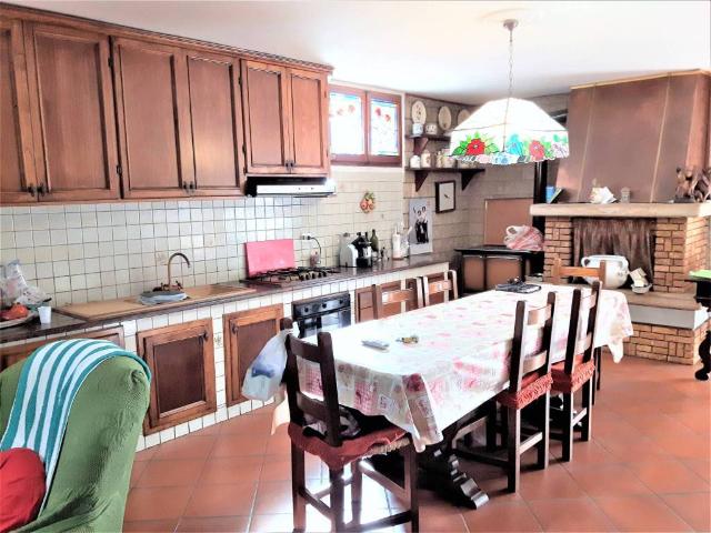 Villa Indipendente in vendita a Carmignano, Comeana