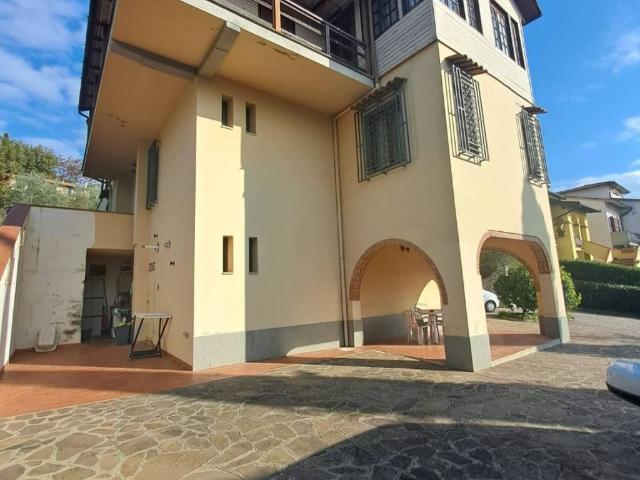 Villa Indipendente in vendita a Carmignano, Toscana