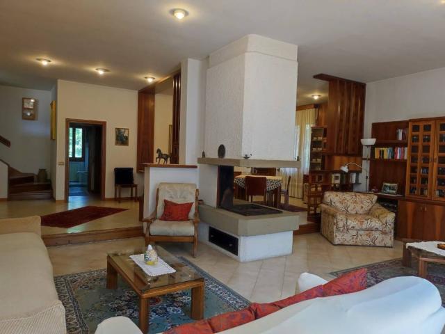 Villa Indipendente in vendita a Carmignano, Comeana