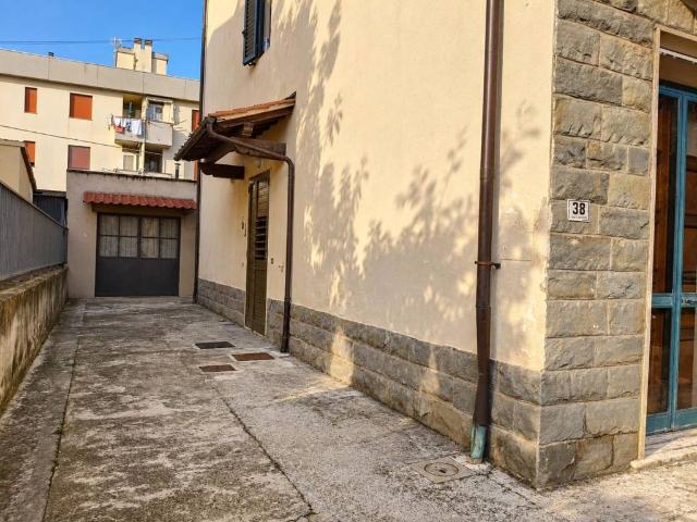 Villa Indipendente in vendita a Quarrata, Toscana