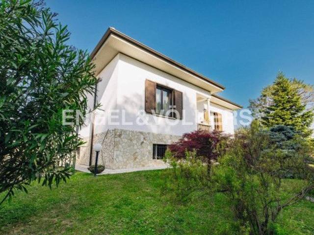 Villa Indipendente in vendita a Carnago, Lombardia