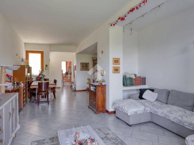 Villa Indipendente in vendita a Stribiana Inferiore, Carnago