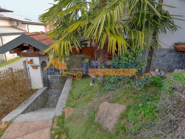 Villa Indipendente in vendita a Monte, Solbiate Arno