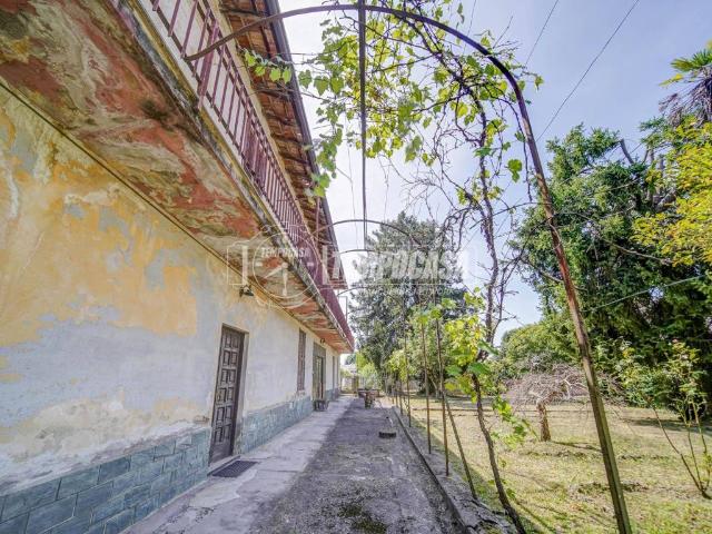 Villa Indipendente in vendita a Carnago, Lombardia