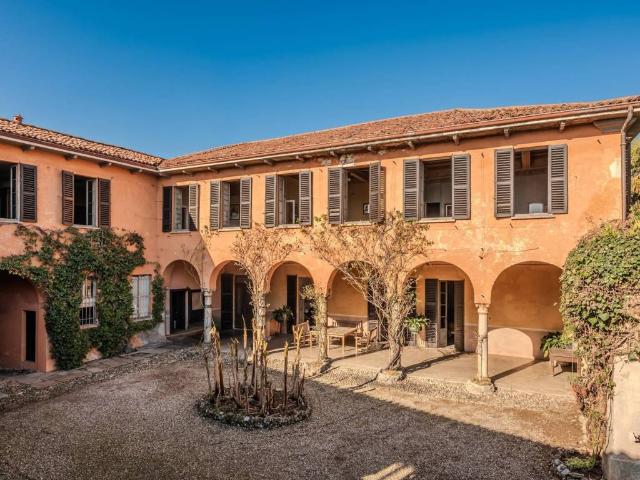Villa Indipendente in vendita a Carnago, Lombardia