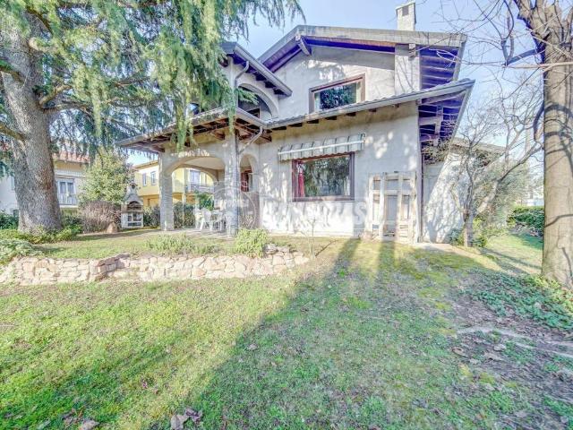 Villa Indipendente in vendita a Carnago, Lombardia