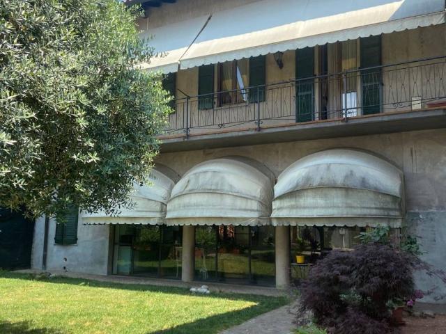 Villa Indipendente in vendita a Carnago, Lombardia