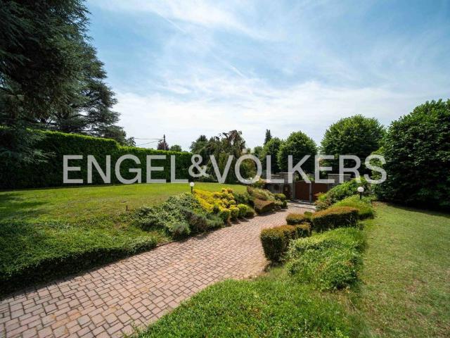 Villa Indipendente in vendita a Carnago, Lombardia
