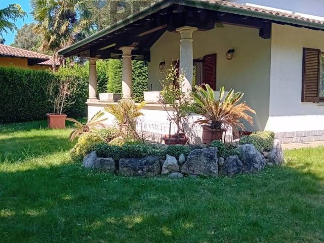 Villa Indipendente in vendita a Carnago, Lombardia
