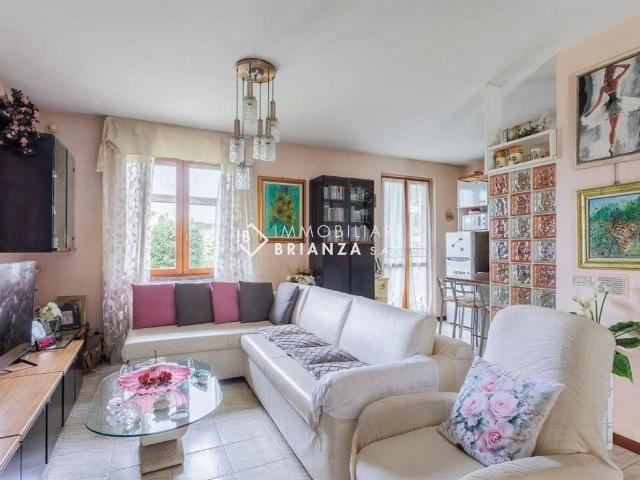 Villa Indipendente in vendita a Carnate, Lombardia