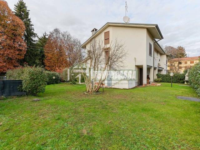 Villa Indipendente in vendita a Carnate, Lombardia