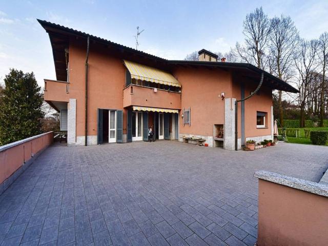 Villa Indipendente in vendita a Passirano, Carnate