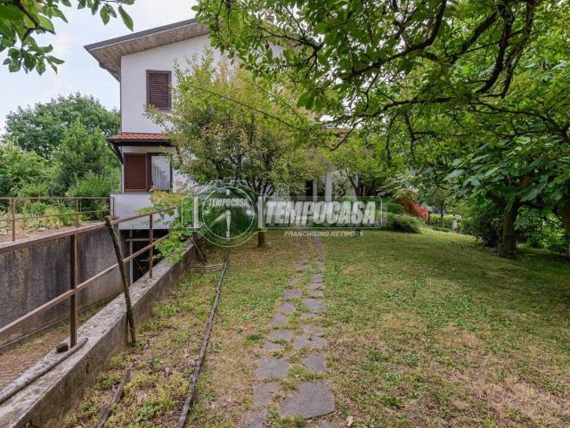 Villa Indipendente in vendita a Passirano, Carnate