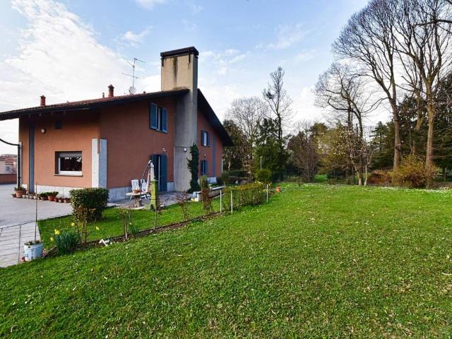 Villa Indipendente in vendita a Passirano, Carnate