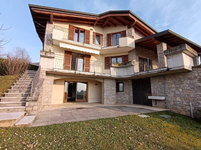 Villa Indipendente in vendita a Carobbio degli Angeli, Bergamo