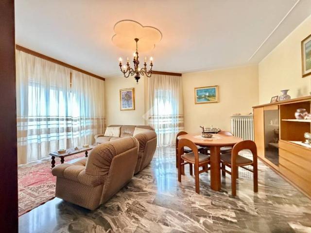 Villa Indipendente in vendita a Carobbio Degli Angeli, Lombardia