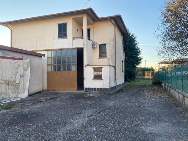 Villa Indipendente in vendita a Carobbio Degli Angeli, Lombardia