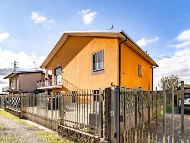 Villa Indipendente in vendita a Bariola, Caronno Pertusella
