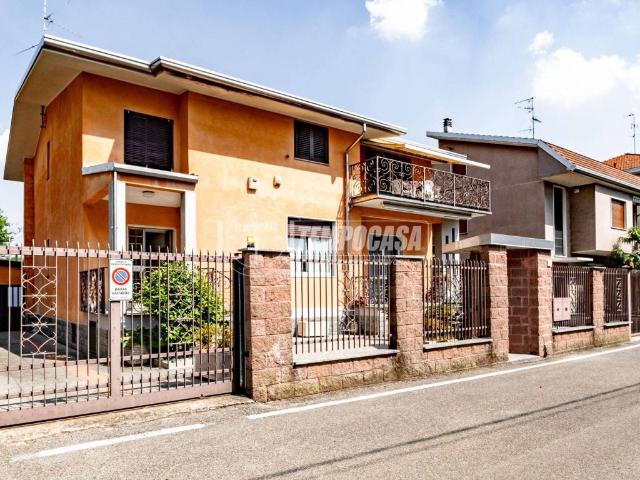 Villa Indipendente in vendita a Cassina Pertusella, Caronno Pertusella