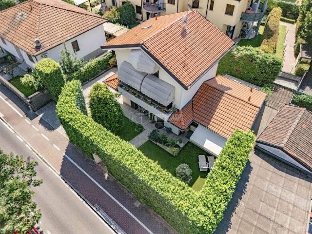 Villa Indipendente in vendita a Cassina Pertusella, Caronno Pertusella