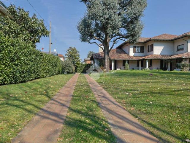 Villa Indipendente in vendita a Cassina Pertusella, Caronno Pertusella