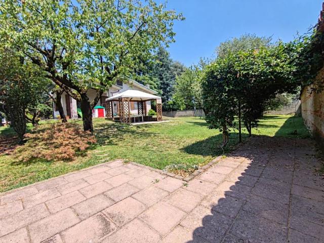Villa Indipendente in vendita a Cassina Pertusella, Caronno Pertusella