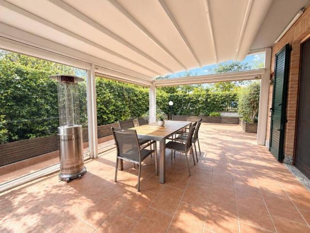 Villa Indipendente in vendita a Cassina Pertusella, Caronno Pertusella