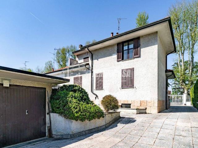 Villa Indipendente in vendita a Cassina Pertusella, Caronno Pertusella
