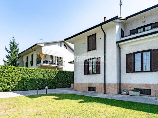Villa Indipendente in vendita a Cassina Pertusella, Caronno Pertusella