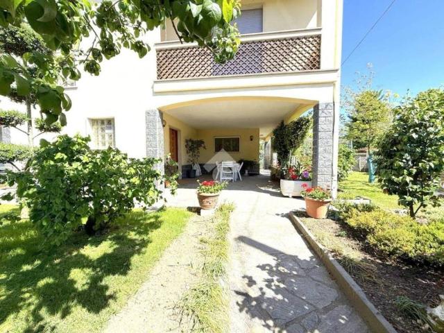Villa Indipendente in vendita a Cassina Pertusella, Caronno Pertusella
