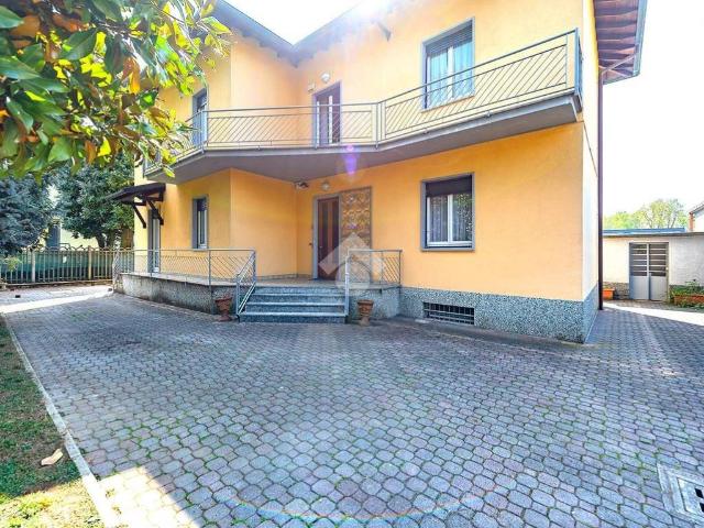 Villa Indipendente in vendita a Cassina Pertusella, Caronno Pertusella