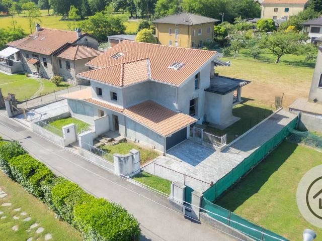 Villa Indipendente in vendita a Travaino, Caronno Varesino