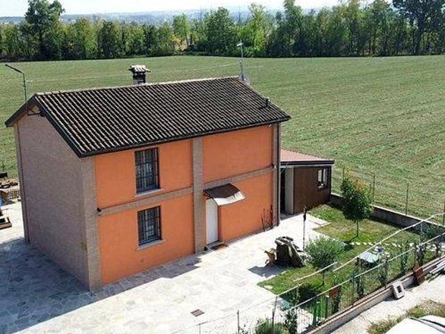 Villa Indipendente in vendita a Carpaneto Piacentino, Reggio Emilia