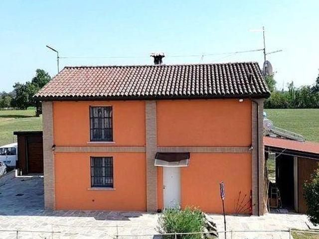 Villa Indipendente in vendita a Carpaneto Piacentino, Reggio Emilia