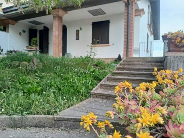 Villa Indipendente in vendita a Ceradello, Carpaneto Piacentino