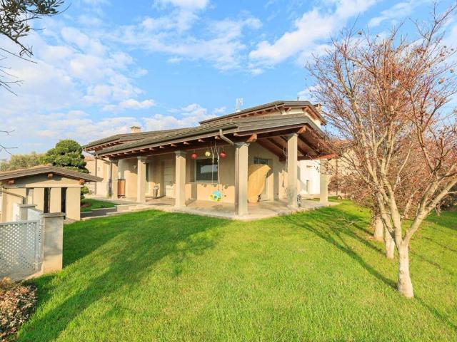 Villa Indipendente in vendita a Carpaneto Piacentino, Reggio Emilia