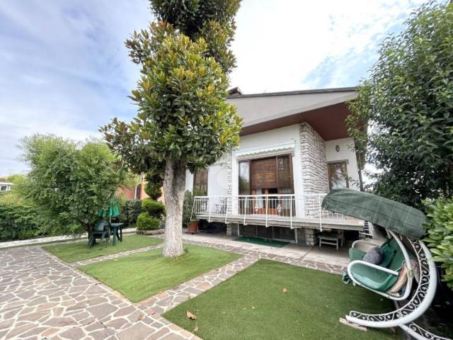 Villa Indipendente in vendita a Carpenedolo, Lombardia