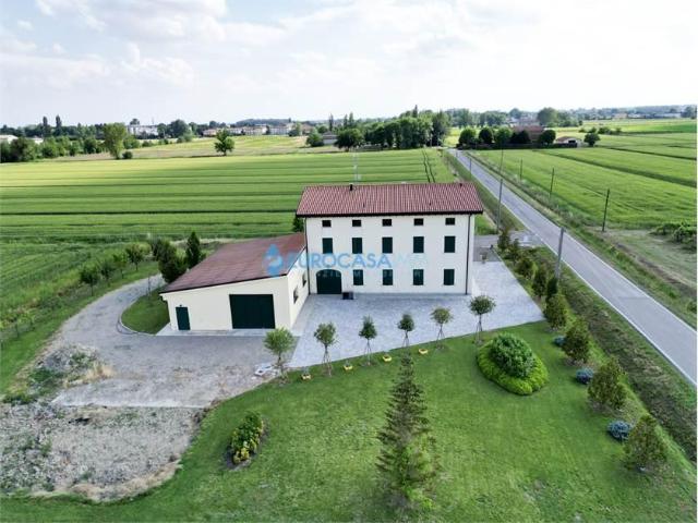 Villa Indipendente in vendita a Unione delle Terre d'Argine, Carpi