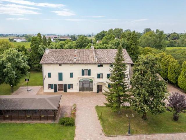 Villa Indipendente in vendita a Unione delle Terre d'Argine, Carpi