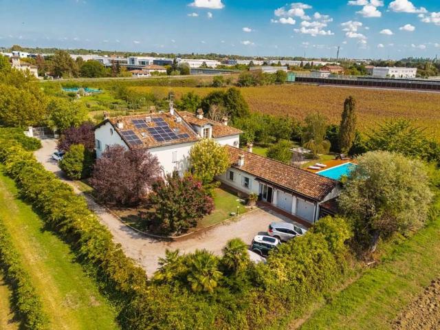 Villa Indipendente in vendita a Unione delle Terre d'Argine, Carpi