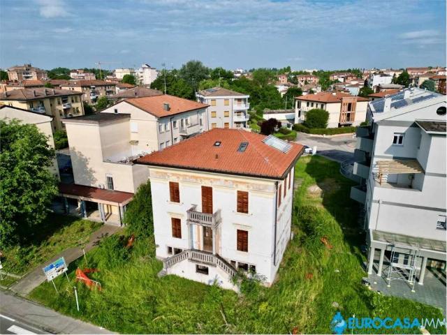 Villa Indipendente in vendita a Unione delle Terre d'Argine, Carpi
