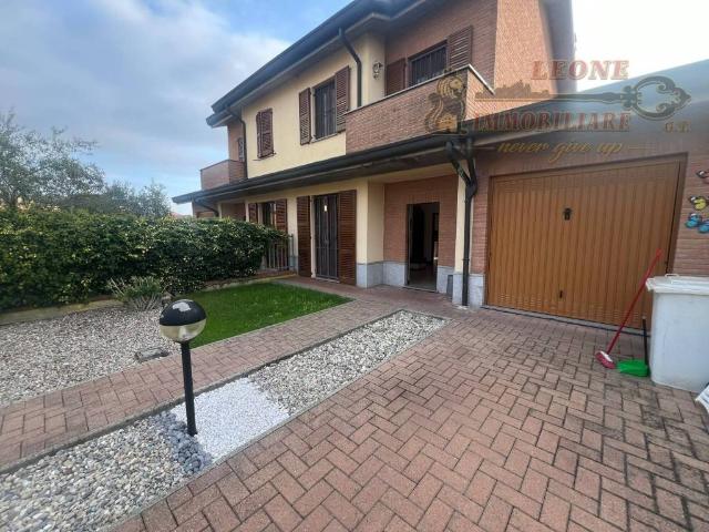 Villa Indipendente in vendita a Carpiano, Lombardia