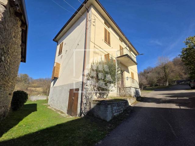 Villa Indipendente in vendita a Appennino Reggiano, Re