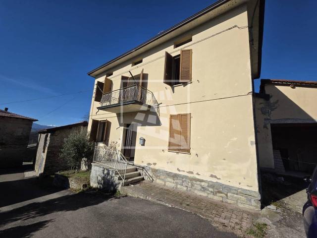 Villa Indipendente in vendita a Appennino Reggiano, Re