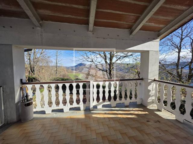 Villa Indipendente in vendita a Appennino Reggiano, Re