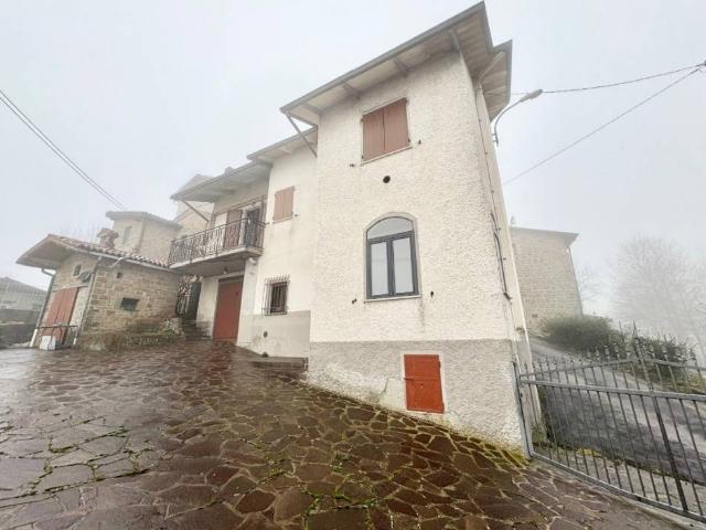 Villa Indipendente in vendita a Pignedolo, Carpineti